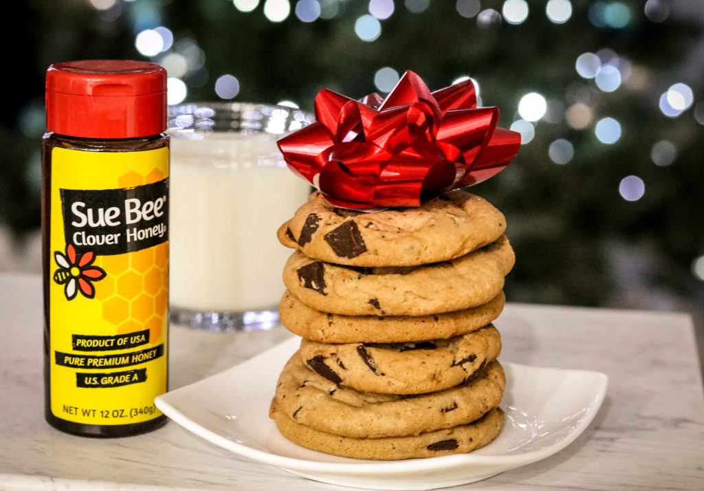 Photo of chocolate chip cookies and Sue Bee® honey.